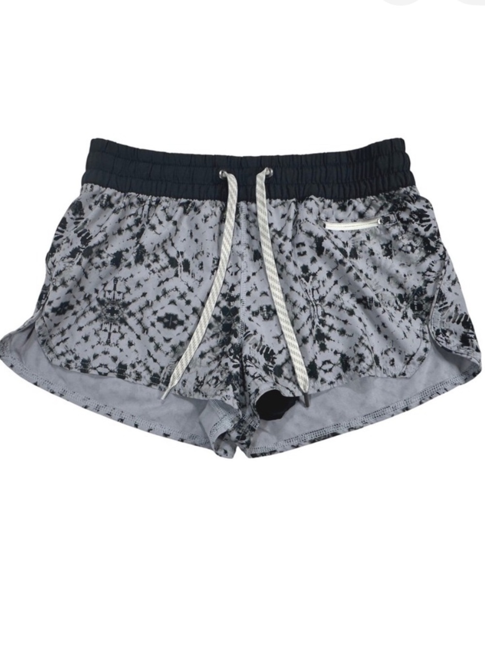 Vuori Clementine Short 2.0 Black and Gray Tie Dye Shorts